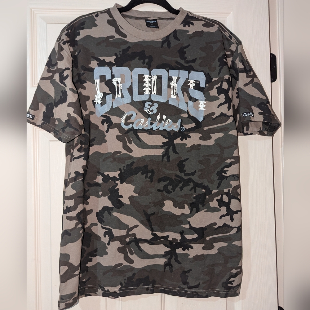 Crooks & Castles Men's Green Camouflage T-Shirt